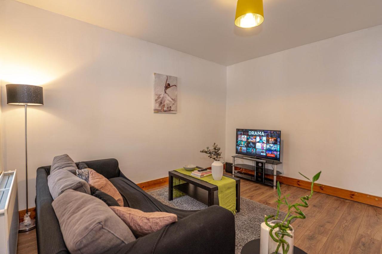 Beautiful 4 Bedrooms House, 7 Walk To Train Station بلمستيد المظهر الخارجي الصورة