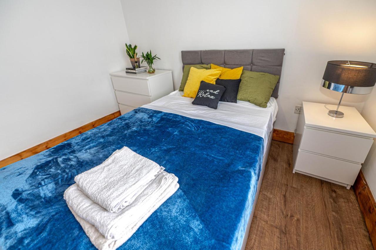 Beautiful 4 Bedrooms House, 7 Walk To Train Station بلمستيد المظهر الخارجي الصورة