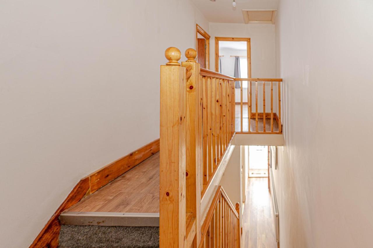 Beautiful 4 Bedrooms House, 7 Walk To Train Station بلمستيد المظهر الخارجي الصورة