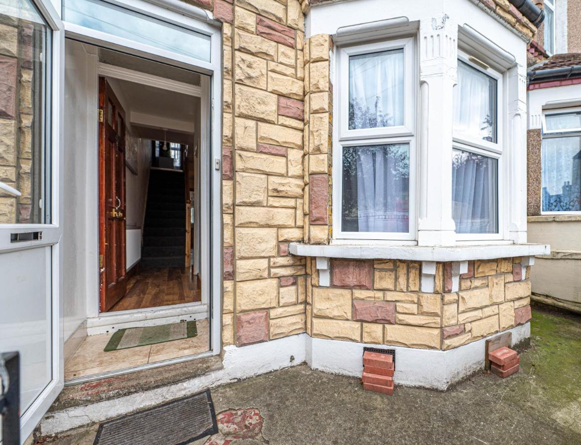 Beautiful 4 Bedrooms House, 7 Walk To Train Station بلمستيد المظهر الخارجي الصورة