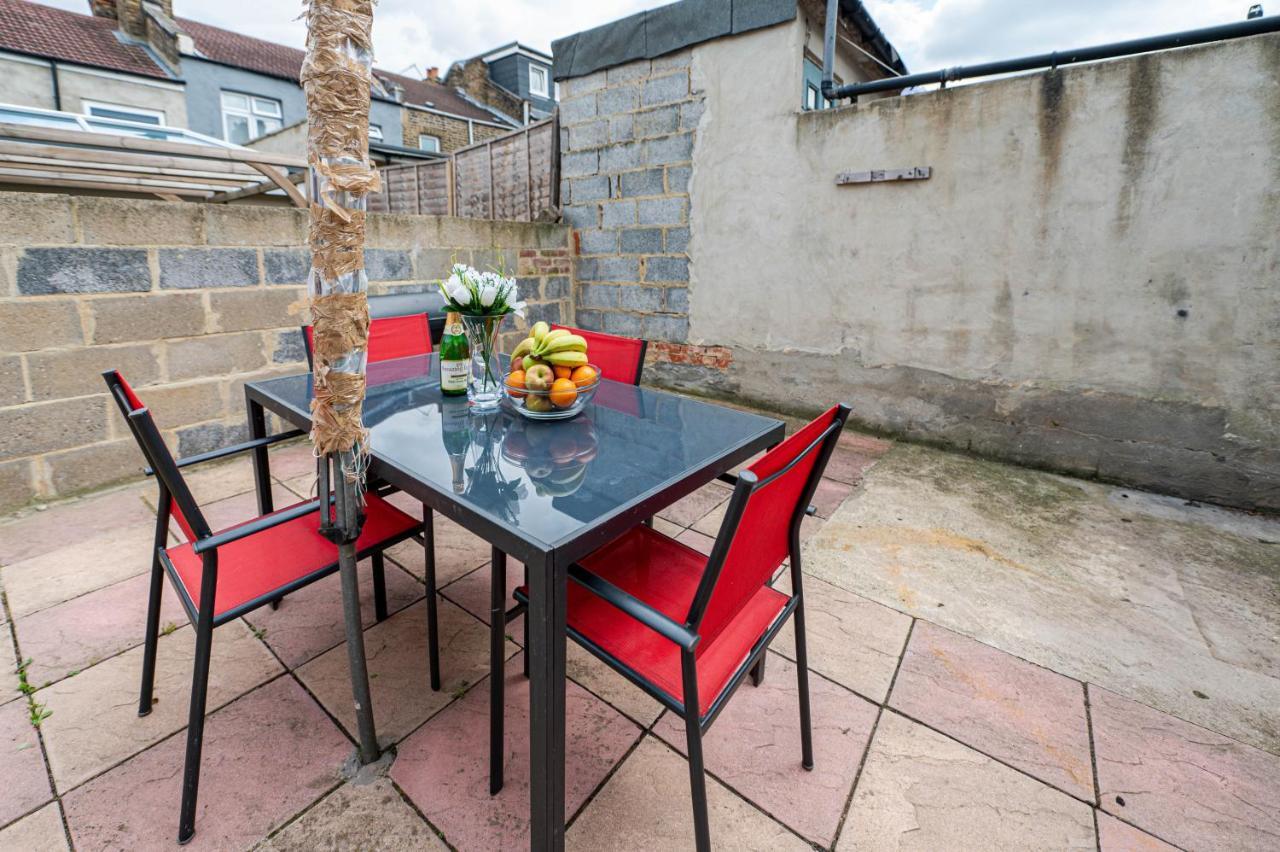 Beautiful 4 Bedrooms House, 7 Walk To Train Station بلمستيد المظهر الخارجي الصورة